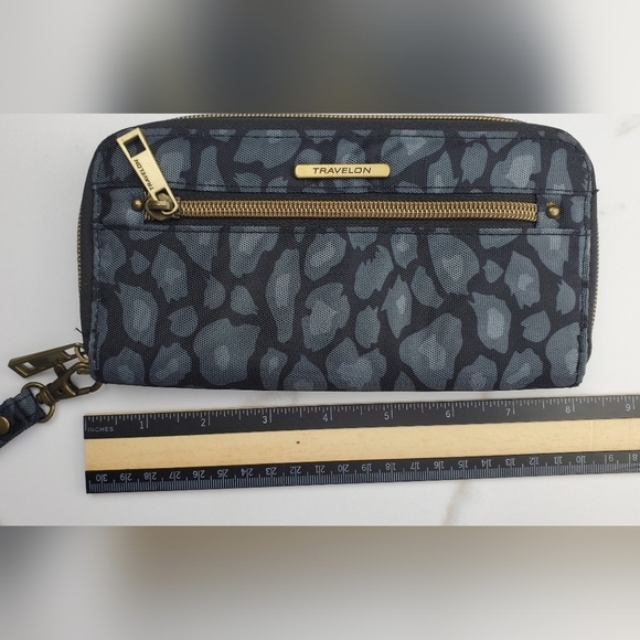 Travelon RFID Blocking Grey Animal Print Continental Wallet Wristlet - Picture 10 of 11